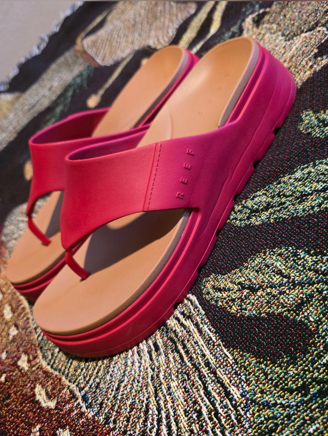 Reef Sz 9 Cali Lagunawomen's Arch Support Flip-Flops. Salsa Red.